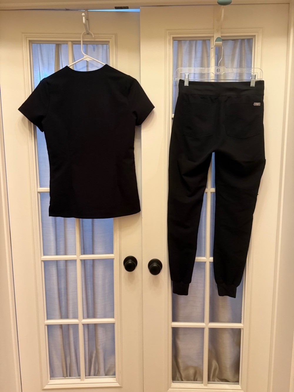 XXS Black Women’s Figs Set w/ Zamora Joggsrs - Picture 2 of 2